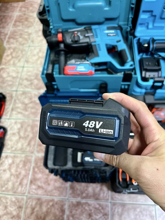 Аккумуляторный шуруповерт, шуруповерт на батарейках.