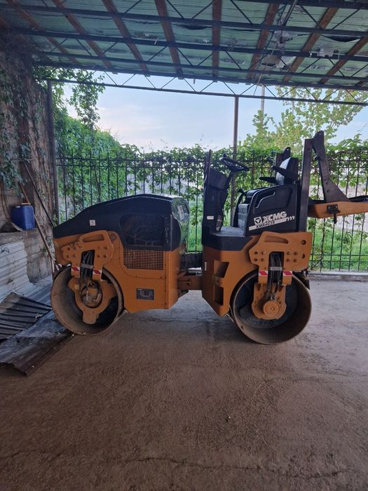 Каток XCMG XMR403S