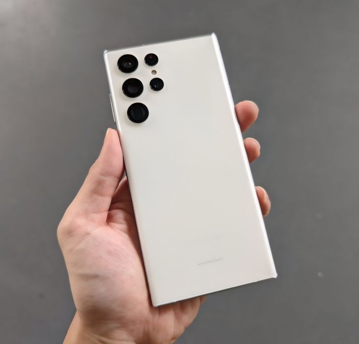 Galaxy S22 Ultra ideal holatda srochno sotiladi