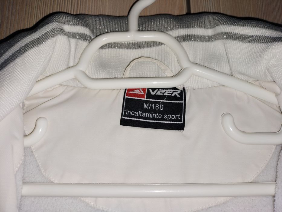 Geacă albă sport îmblănită