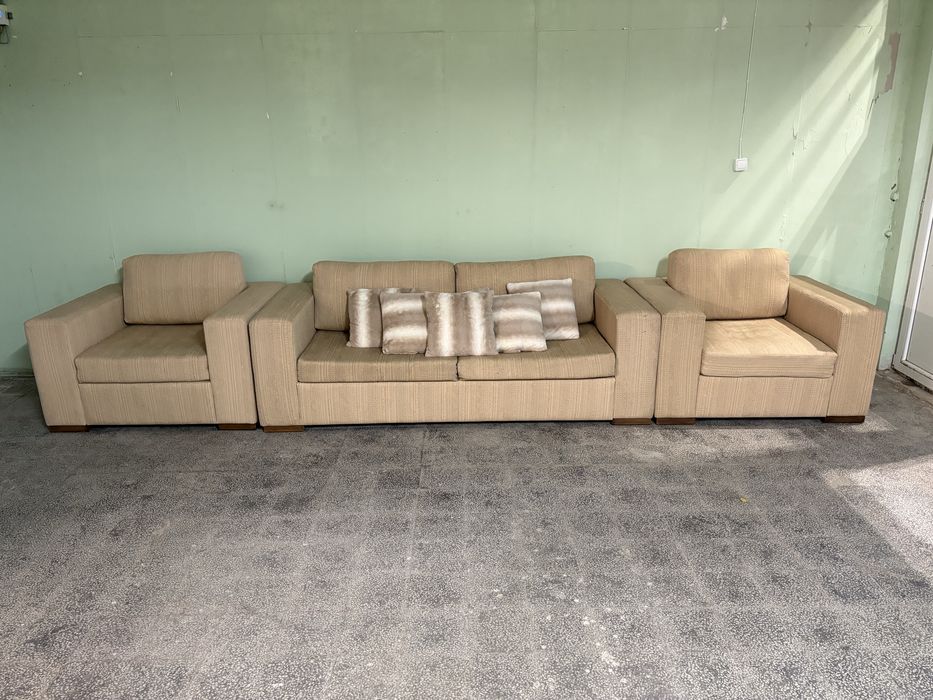 Масивен разтегателен диван + комплект възглавнички