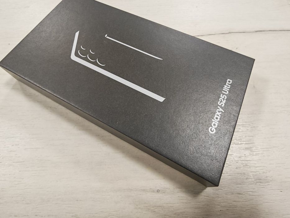 Чисто нов Samsung Galaxy S25 Ultra 5G 12GB RAM 512 GB