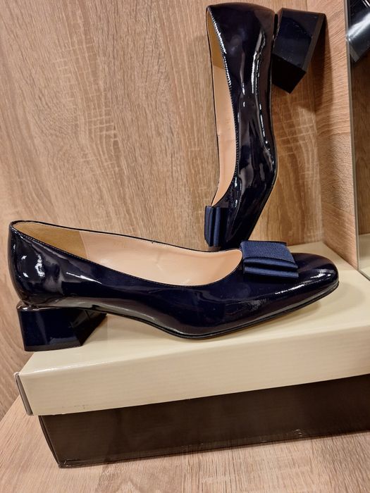 Тъмносини обувки от естествена кожа Sagan