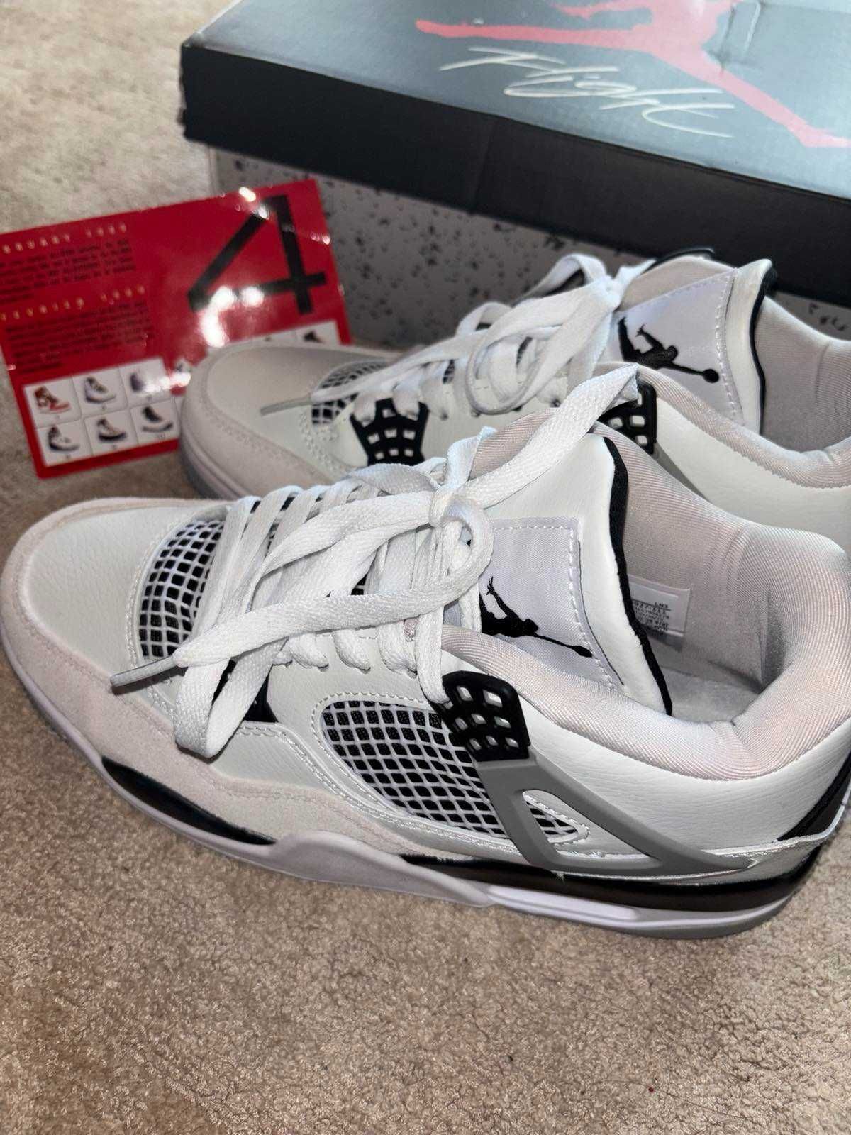Спортни кецове NIKE/(Jordan 4 Мilitary Black/