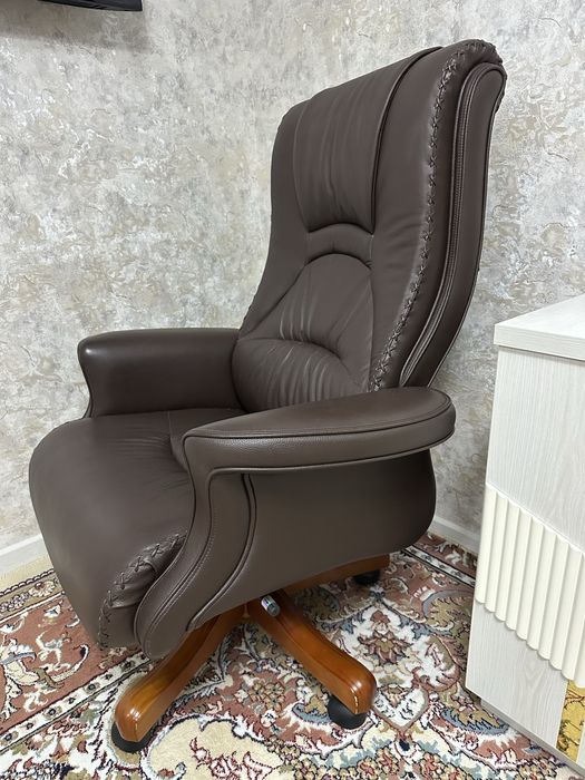 Ofisni KRESLO Sotiladi Holati Yaxshi