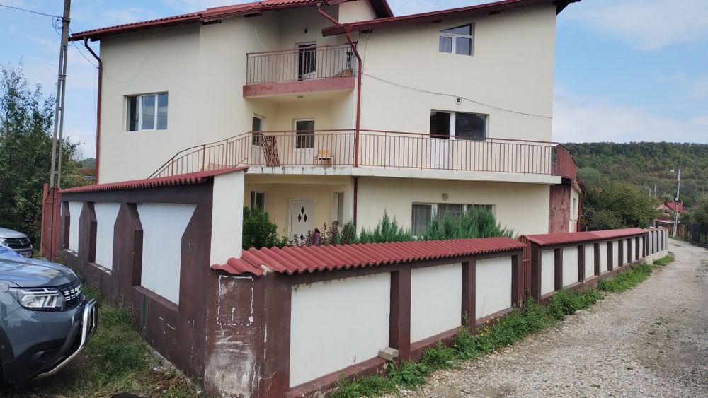 Închiriez sau Vind vila spațioasă in Ştefăneşti