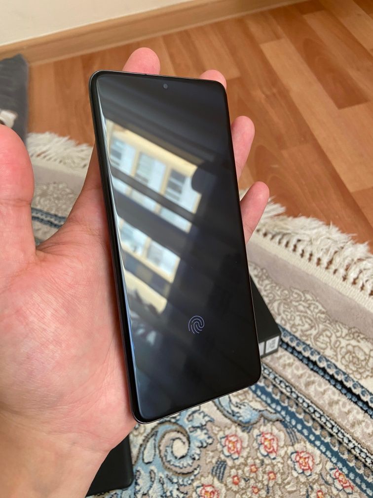 Samsung s20 plus+ в идеальном состоянии