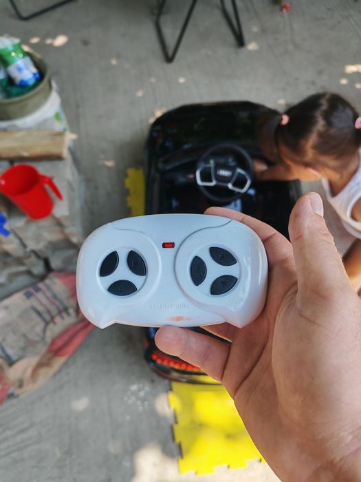 Audi pentru copiii cu acumulator și consola