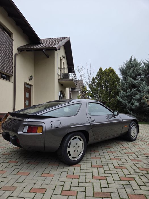 Porsche 928S 1984