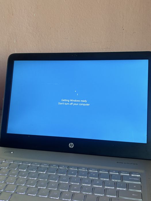 Hp envy 13• Procesor i7-6500u• Display 3K • 8gb ram• SSD