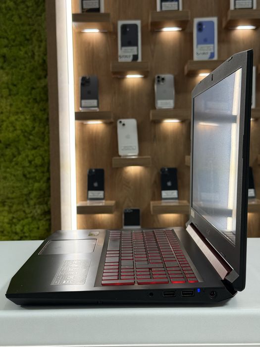 Acer Nitro 5 | Intel i7 7700HQ | 256 GB SSD | 16 GB RAM |