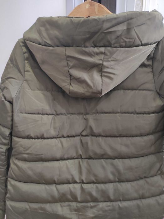 Продам женскую демисезонную куртку