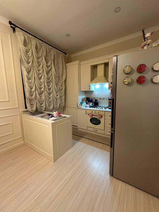 Продается двух уровневая квартира