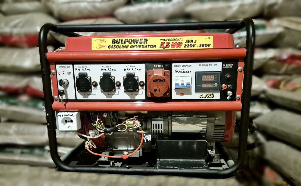 Трифазен бензинов генератор за ток 5.5 Kw