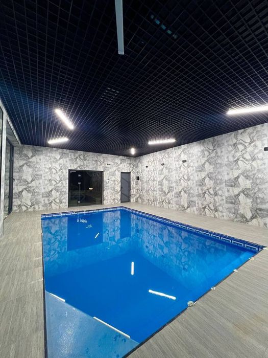 Дача с зимним бассейном и компьютером