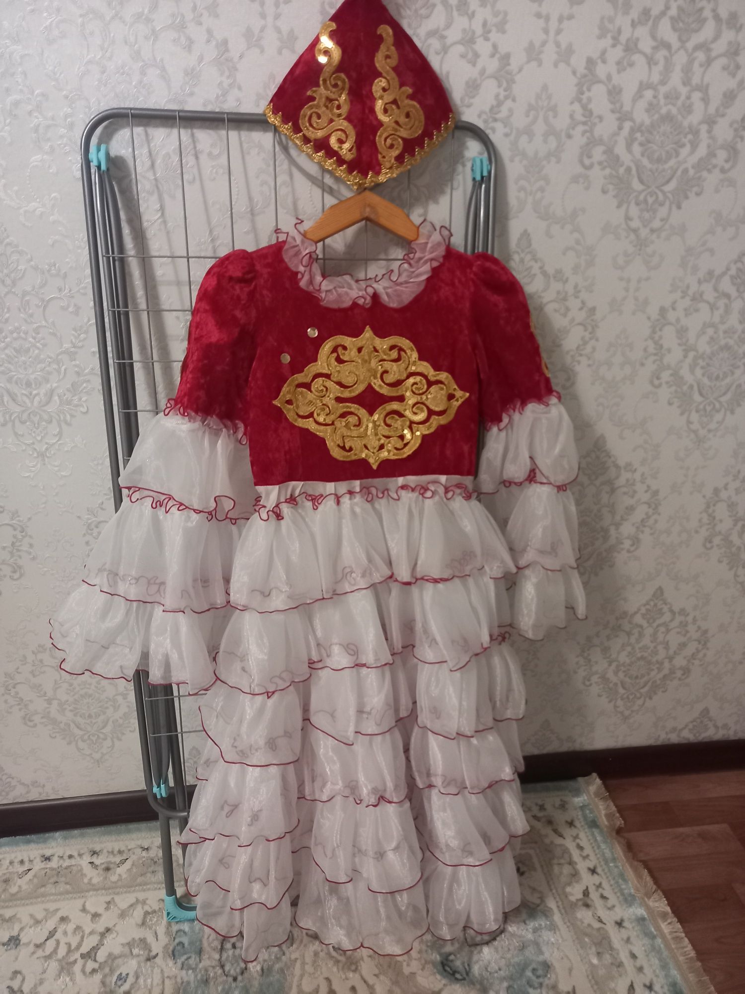 Продам казахское национальное платье на девочку от 8 до 11 лет.новое