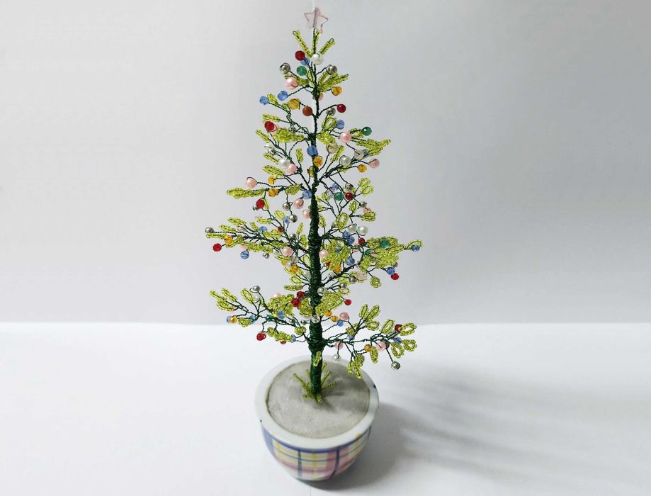 Brad handmade Craciun cu margele unicat, verde deschis si multicolor