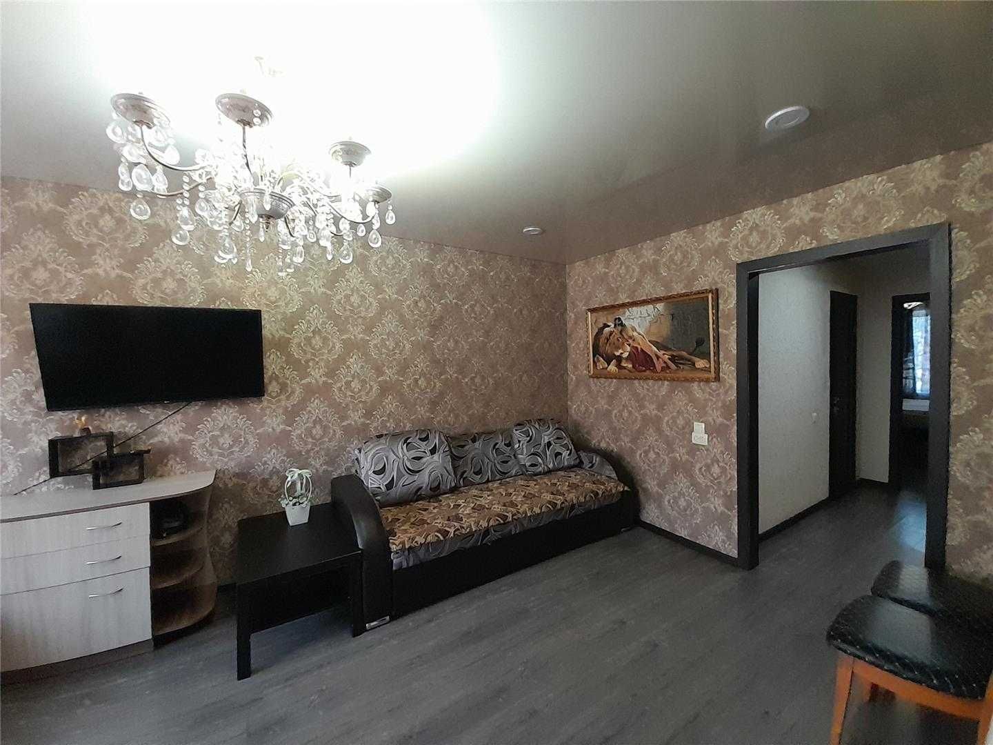 Продам 3комн квартиру студию , на 8 мкр. 1 кольцо.  2/5эт.