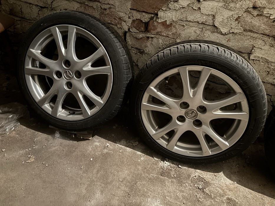 Продавам джанти с гуми за MAZDA 2