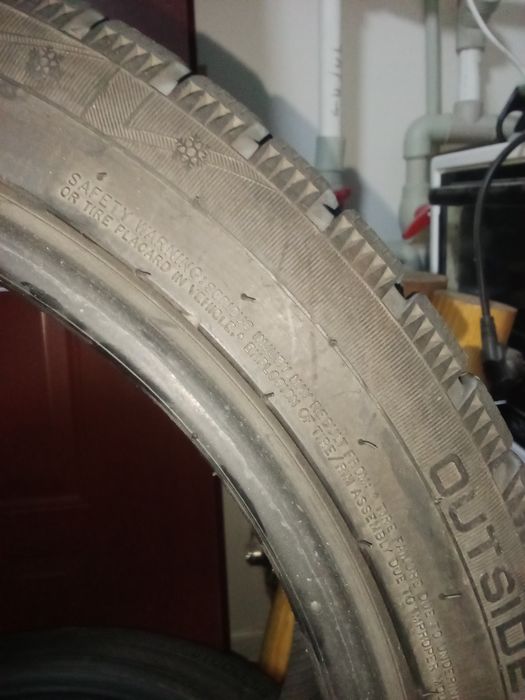 Шины зимние липучки  Winturі поизводства Китай почьти новые