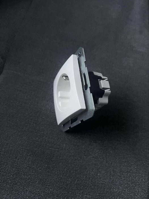 Priza, Întrerupător Berker, 250V 16A, Alb