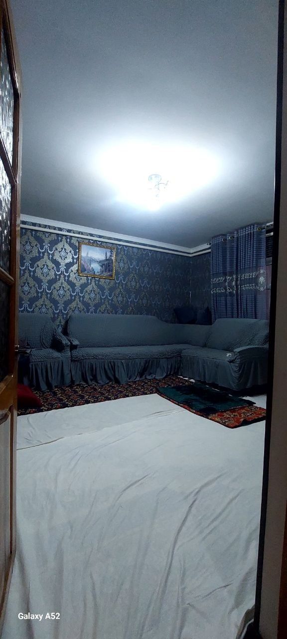 Hovli uy sotiladi