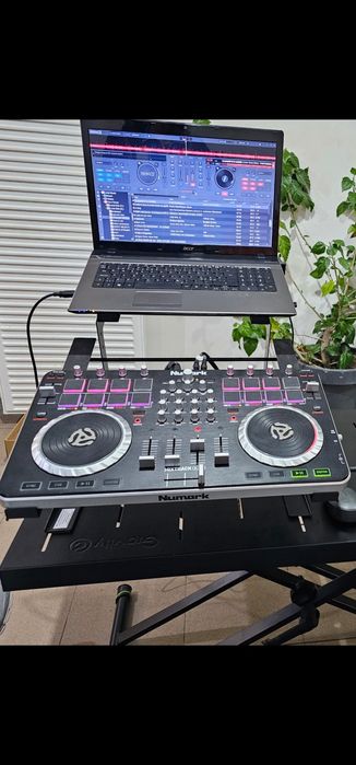 Consola dj numark Mixtrack QUAD