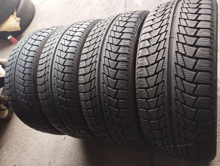 4 buc semi-noi 225 40 18. 92v Nankang , iarnă