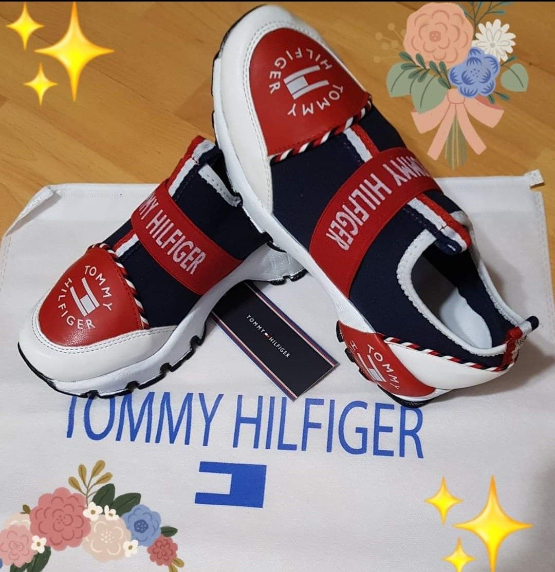 Adidași Tommy Hilfiger, saculet, eticheta