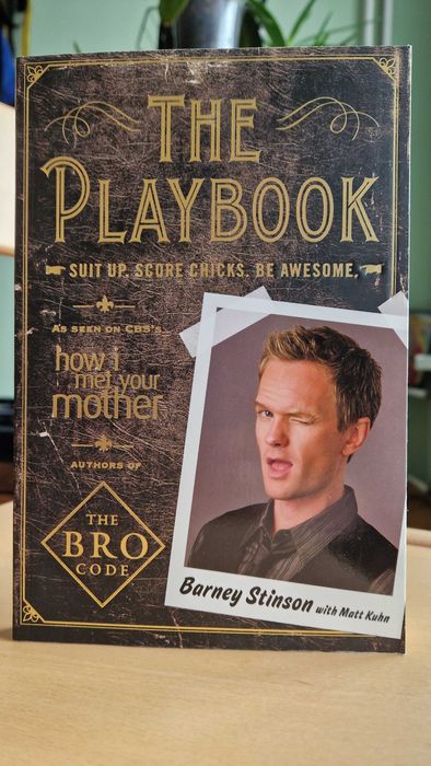 The Playbook и The Bro Code на Барни Стинсън от how i met your mother