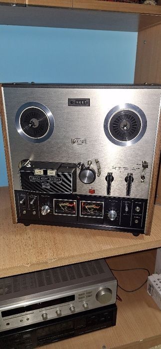 Magnetofon Akai 210d plus amplificator akai