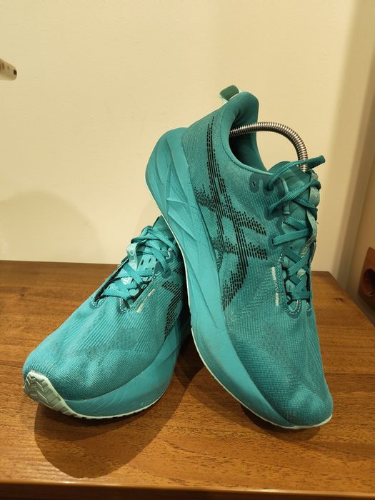 ASICS Обувки / маратонки