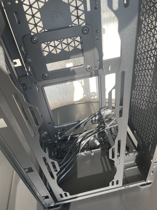 Carcasa Corsair 2000D Airflow impecabila