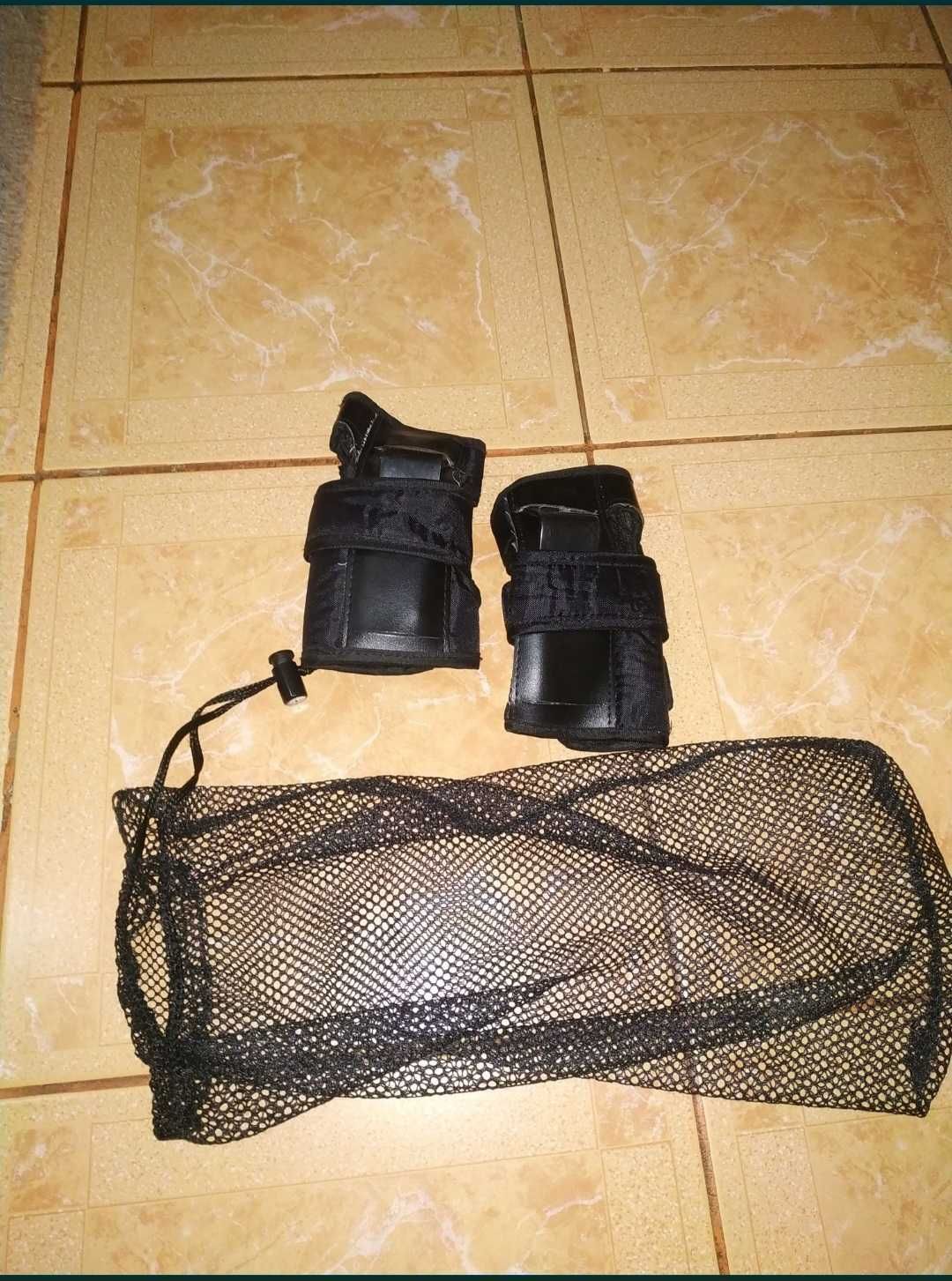Genunchere aparatori