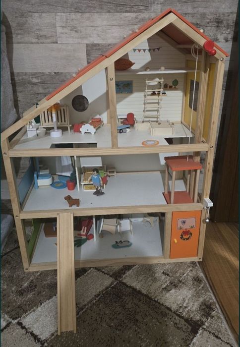 Детска дървена етажерка, къща и гримьорна