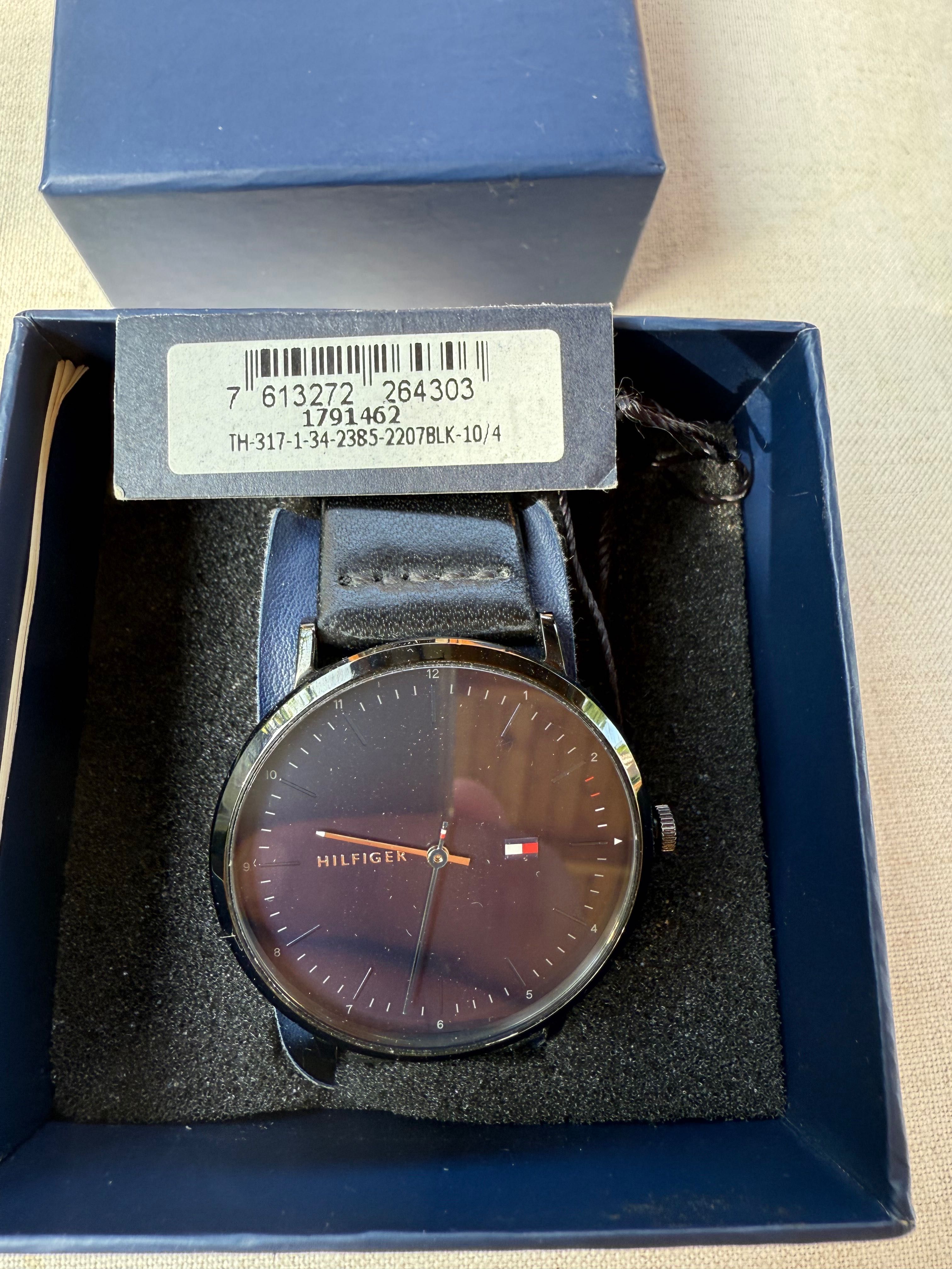 Часовник Tommy hilfiger