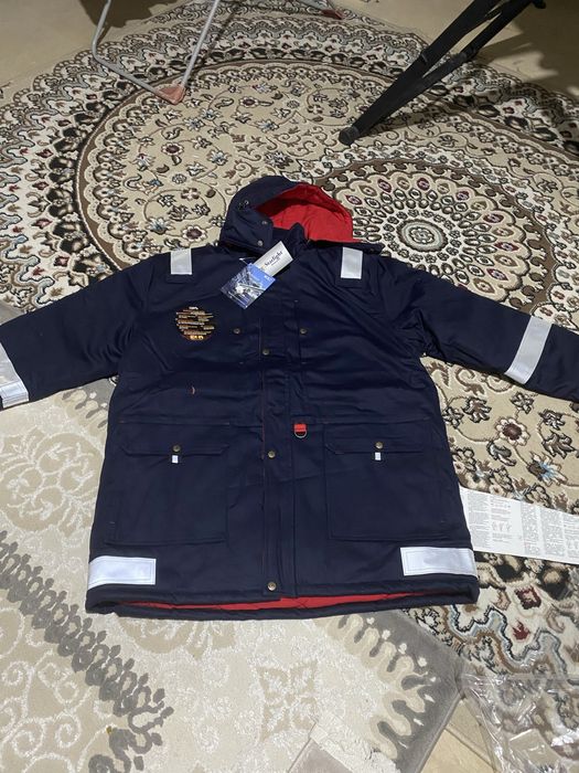 продаю куртка.                       зимный новый.