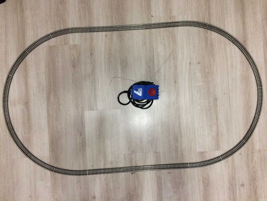 Комплект електрическо влакче в мащаб НО /16.5 mm/ Piko + захранване.