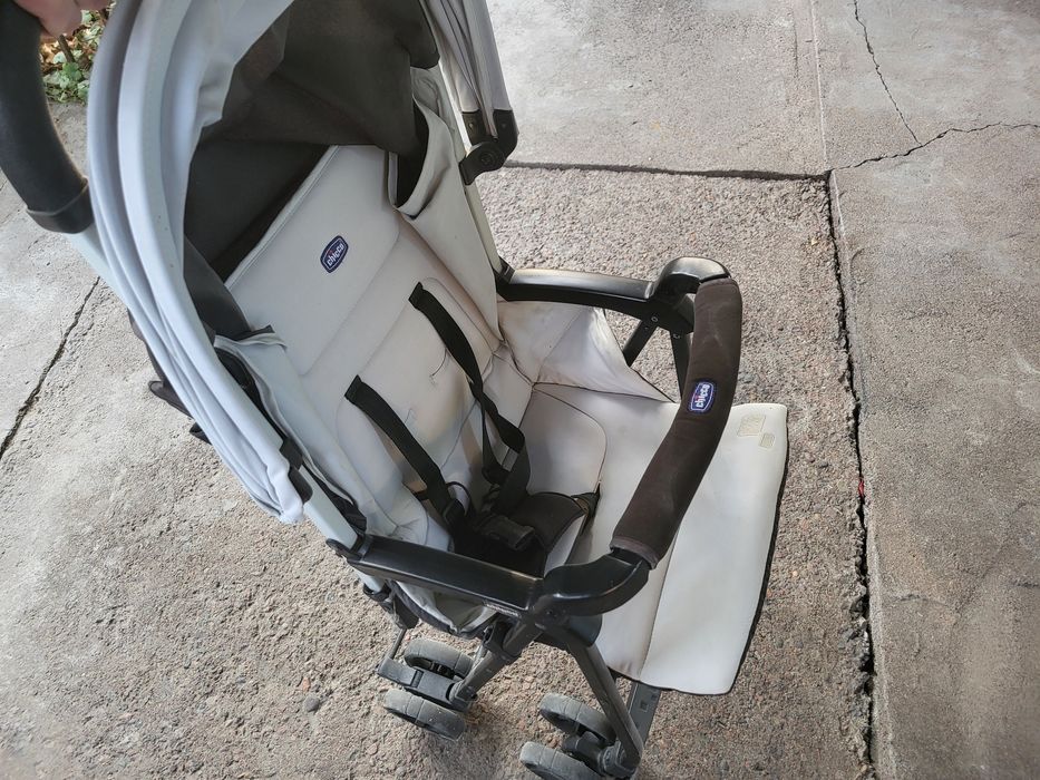 Продам детскую коляску Chicco