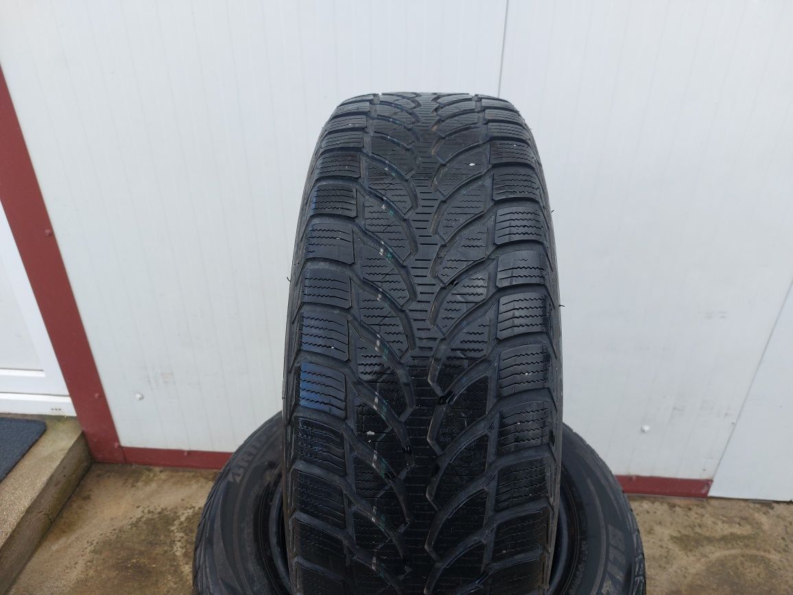 100 lei bucata! Set anvelope M+S/IARNA 205 60 16 Bridgestone