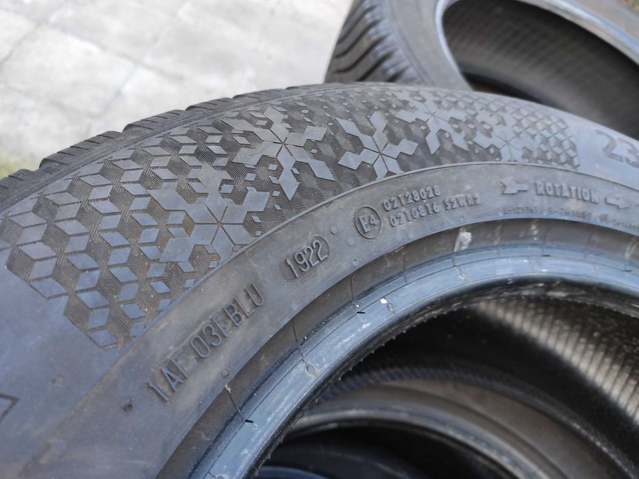 2бр Зимни Гуми 235 60 18 - Continental - DOT 2022