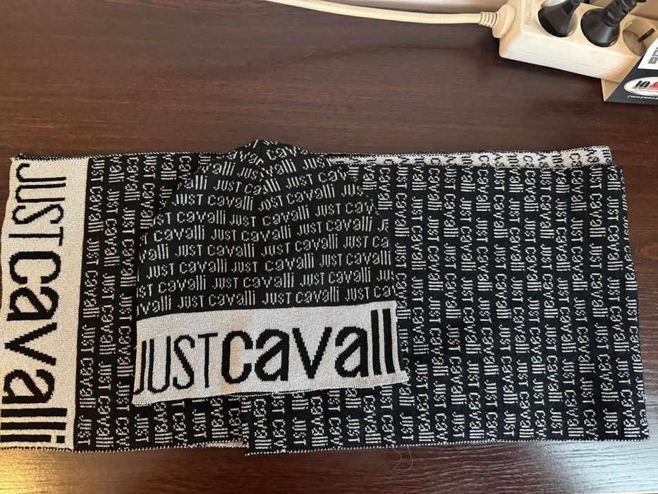 Шапка и шал Roberto Cavalli