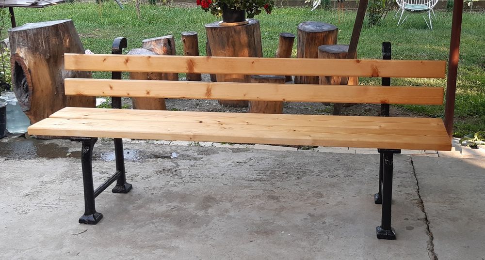 Bancă cu picioare din fontă