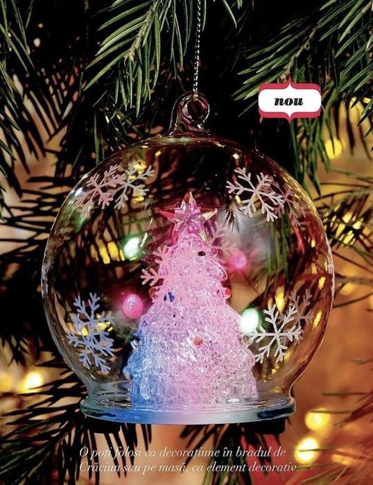 Glob Craciun cu brad interior luminos ce isi schimba culoarea, Avon