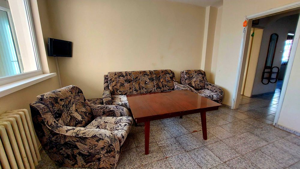 Дава се под наем Тристаен апартамент в Бургас, Възраждане - 100 кв.м за 204 € - Снимка #2