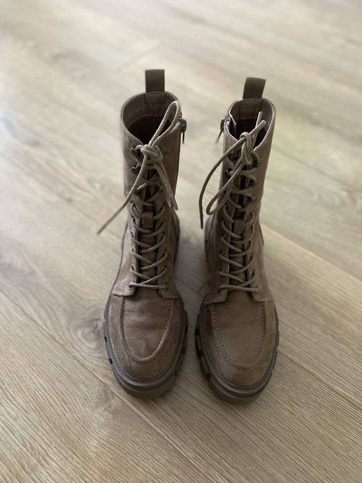 Ghete cu sireturi ‘Jolina’