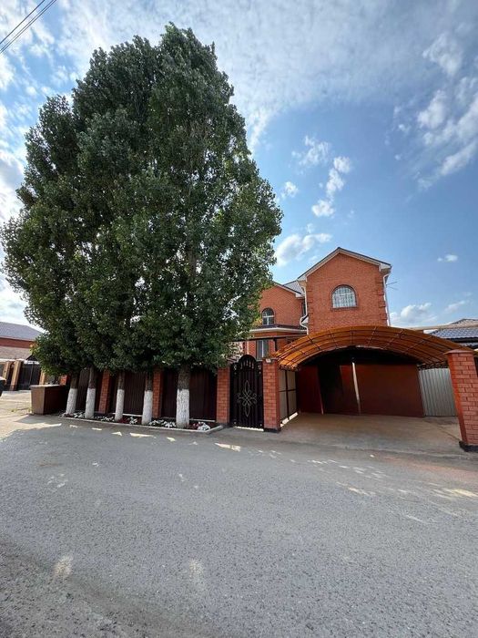 В продаже шикарный дом в за "Тойота центр