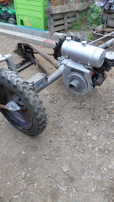 Vand două motocositori pe benzină