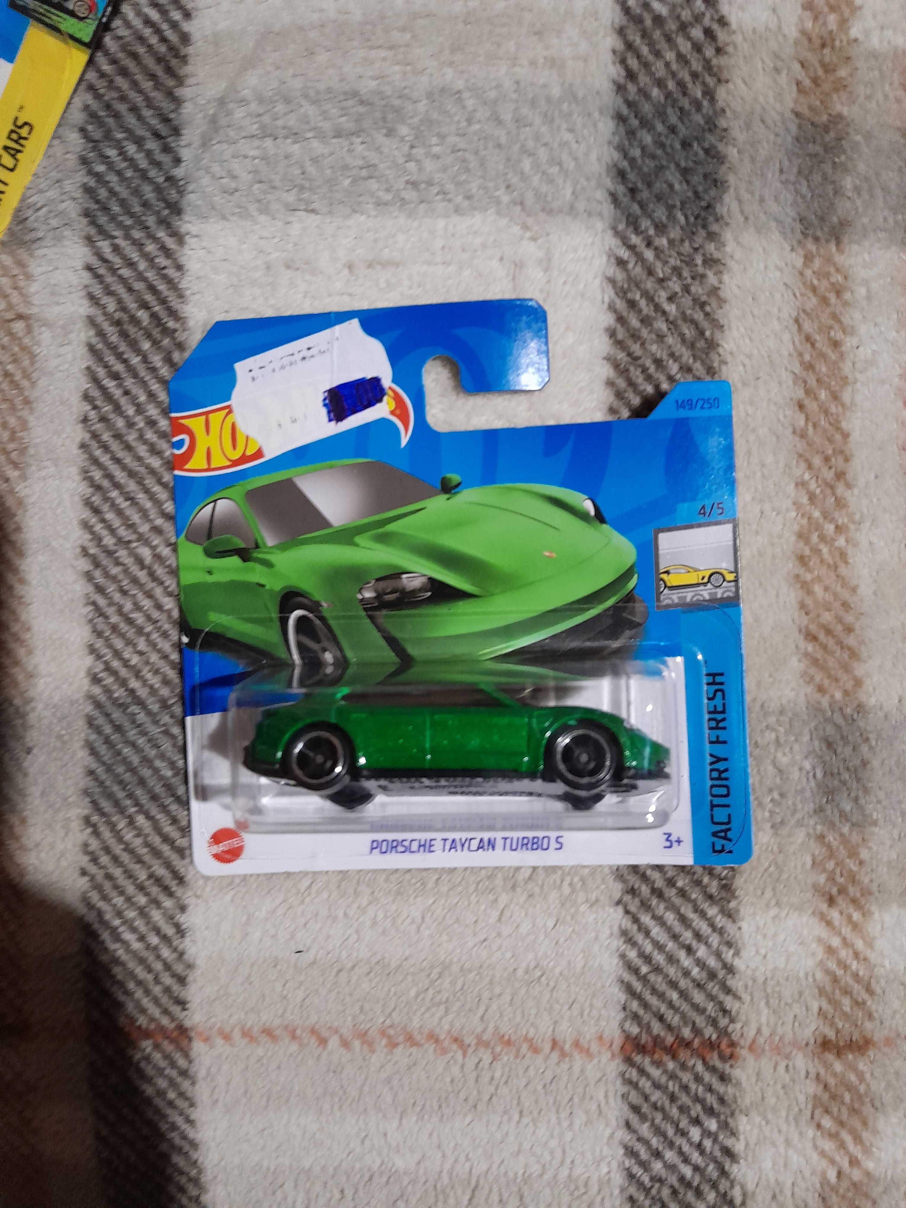 Vand masinute hot wheels pret 30 de lei bucata negociabil