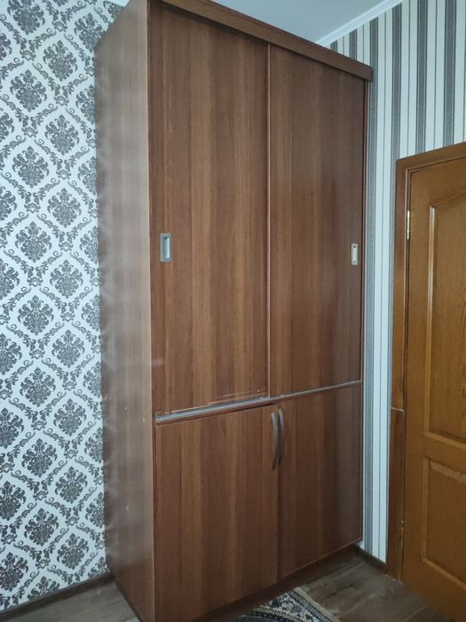 Мебельный шкаф для дома б/у